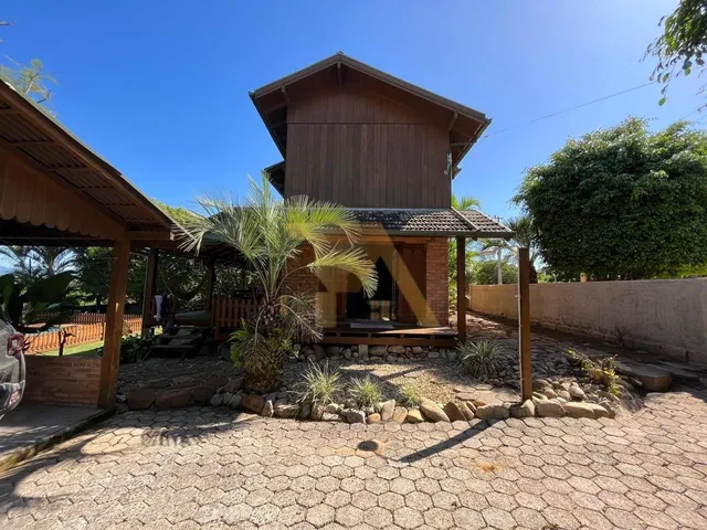 Imagem 16: Casa com Vista para a Lagoa e Piscina