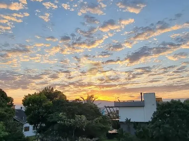 Imagem 8: Imóvel Completo com Piscina, Duas Casas e Sala Comercial para Investir em Ibiraquera