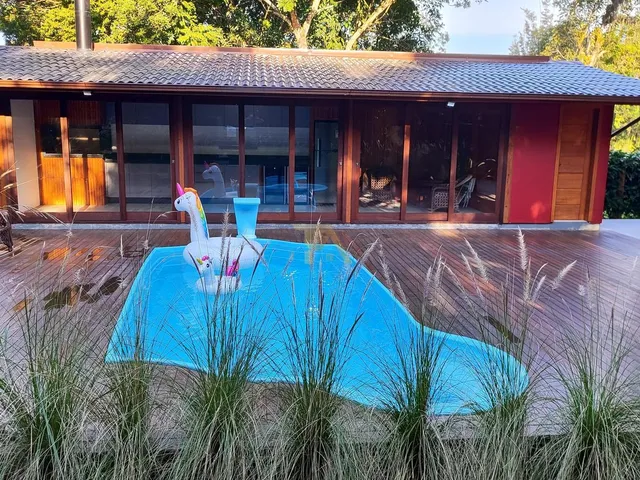 Imagem 7: Imperdível Casa de Luxo em Ibiraquera: 4 Quartos, 3 Suítes, 5 Banheiros, 4 Vagas Garagem, 360M² - Imbituba-Sc