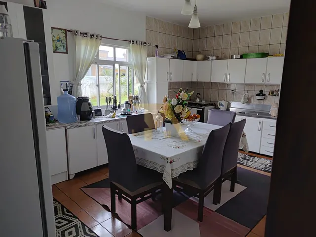 Imagem 9: Casa de 3 Quartos com Garagem e Churrasqueira em Garopaba-Sc! Confira Essa Oportunidade no Bairro Areias da Palhocinha!