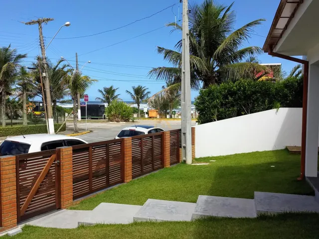 Imagem 5: Casa À Venda em Vila Nova, Imbituba: 5 Quartos, 2 Suites, Pé na Areia!