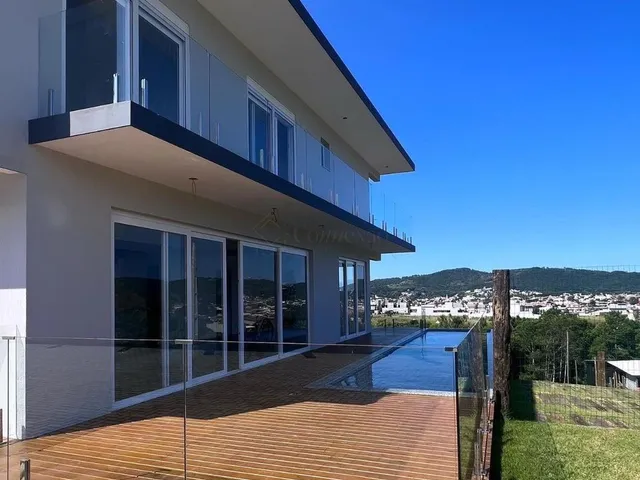 Imagem 8: Casa de Luxo À Venda em Garopaba-Sc, no Bairro Ferraz: 3 Suítes, 2 Salas, 3 Vagas de Garagem