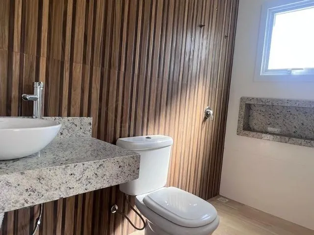 Imagem 13: Casa de Luxo À Venda em Garopaba-Sc, no Bairro Ferraz: 3 Suítes, 2 Salas, 3 Vagas de Garagem