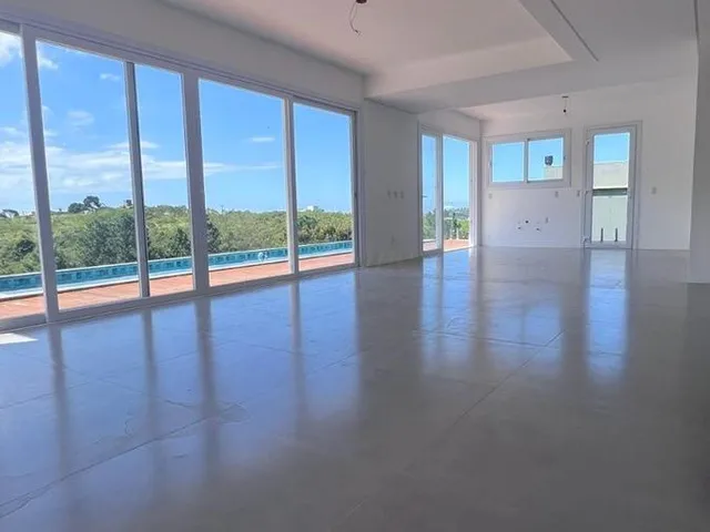Imagem 9: Casa de Luxo À Venda em Garopaba-Sc, no Bairro Ferraz: 3 Suítes, 2 Salas, 3 Vagas de Garagem