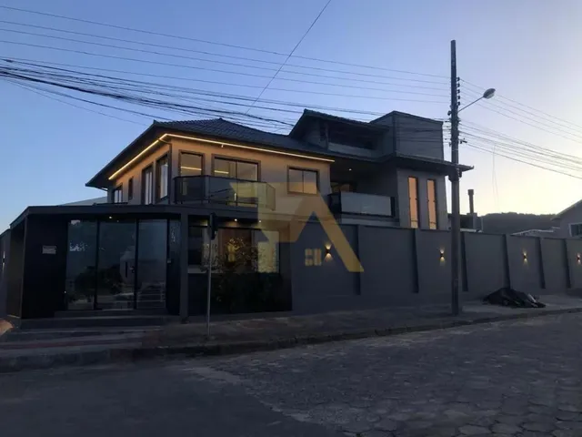 Imagem: Casa de Alto Padrão Mobiliada com Piscina
