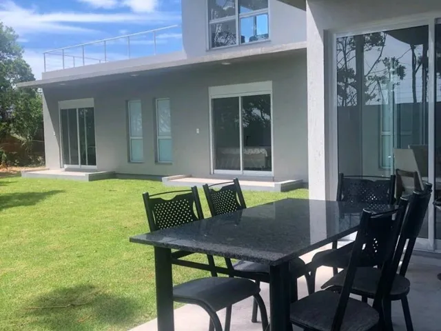 Imagem 4: Imóvel de Luxo em Condomínio: Casa com 4 Quartos e 3 Suítes em Imbituba-Sc - 265M² - 2 Vagas de Garagem