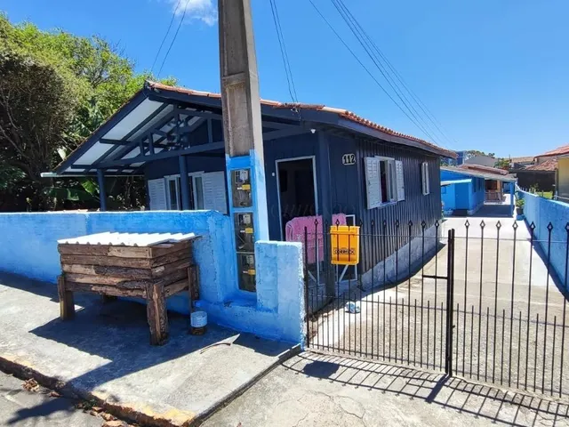 Imagem 5: Casa À Venda em Imbituba-Sc, Bairro Vila Nova: 3 Quartos, Sala, Banheiro, Garagem e 200M² de Área. Venha Conferir!