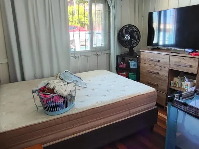 Imagem 3: Casa À Venda em Imbituba-Sc, Bairro Vila Nova: 3 Quartos, Sala, Banheiro, Garagem e 200M² de Área. Venha Conferir!