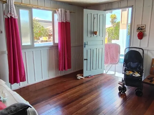 Imagem 4: Casa À Venda em Imbituba-Sc, Bairro Vila Nova: 3 Quartos, Sala, Banheiro, Garagem e 200M² de Área. Venha Conferir!