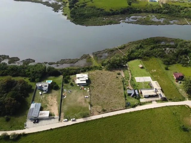 Imagem 5: Terreno À Beira da Lagoa no Arroio do Rosa: 3.731,40 M² de Tranquilidade e Potencial de Investimento!