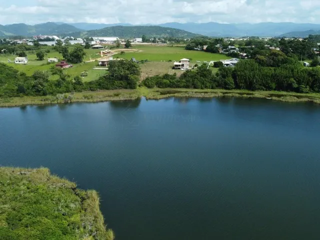 Imagem 11: Terreno À Beira da Lagoa no Arroio do Rosa: 3.731,40 M² de Tranquilidade e Potencial de Investimento!