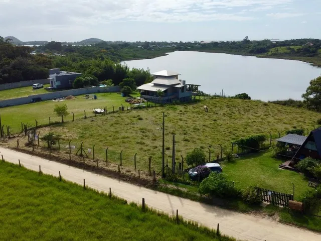 Imagem 12: Terreno À Beira da Lagoa no Arroio do Rosa: 3.731,40 M² de Tranquilidade e Potencial de Investimento!