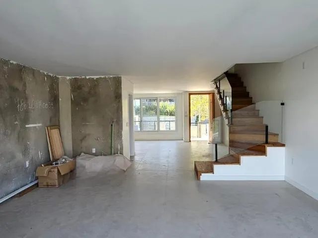 Imagem 13: Casa de Luxo À Venda em Garopaba-Sc, no Centro: 3 Suítes, 2 Salas, 3.5 Banheiros, 2 Vagas de Garagem, 163M²