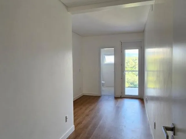 Imagem 11: Casa de Luxo À Venda em Garopaba-Sc, no Centro: 3 Suítes, 2 Salas, 3.5 Banheiros, 2 Vagas de Garagem, 163M²