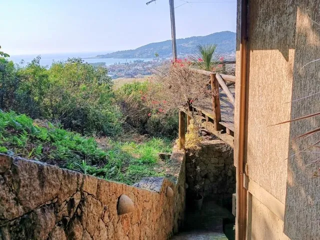 Imagem 2: Casa À Venda em Garopaba-Sc, Bairro Ferraz. 3 Quartos, 2 Suítes, 1 Sala, 3 Banheiros, 2 Vagas de Garagem. Aproveite!