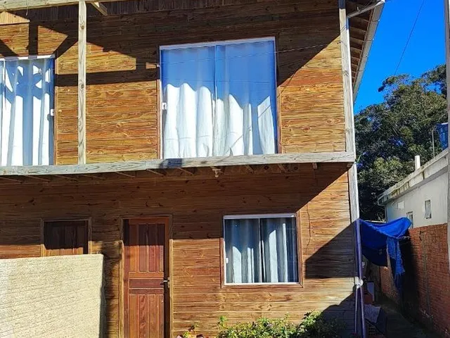 Imagem 2: Imóvel Imperdível em Imbituba-Sc: Casa À Venda na Ribanceira com 2 Quartos, 1 Sala, 2 Banheiros e 60,00 M² de Área!