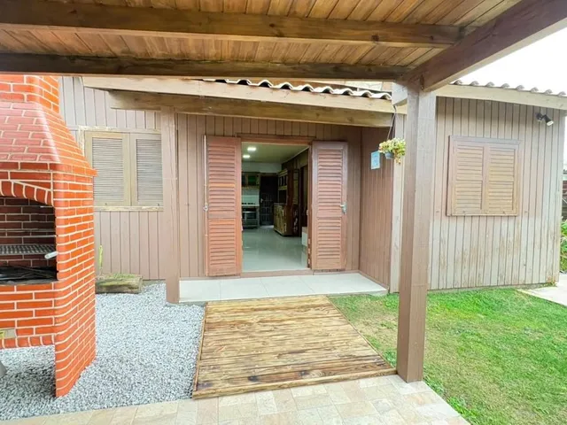 Imagem: Duas Casas com Piscina e Renda de Aluguel