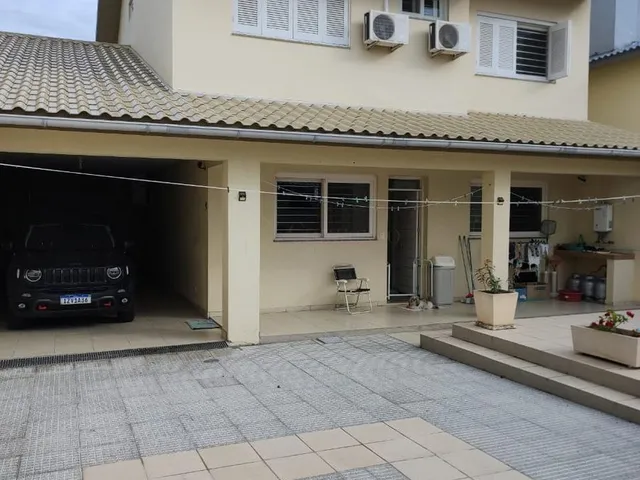 Imagem 10: Casa de Alto Padrão À Venda no Centro de Pelotas 337M², Suíte, Piscina e 4 Vagas