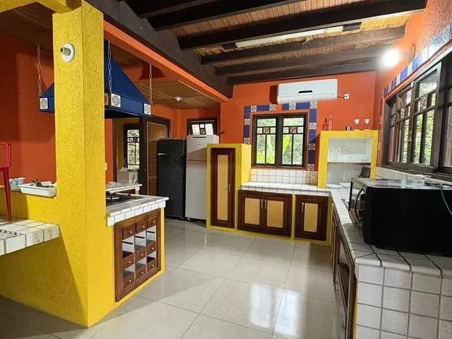 Imagem 10: Casa Exclusiva Inspirada em Bali À Beira da Lagoa 3 Suítes, Hidromassagem e Chalé Mobiliado