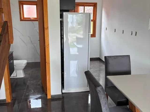 Imagem 2: Sobrado Semi Mobiliado com 2 Quartos e Pátio Individual em Garopaba, Ressacada