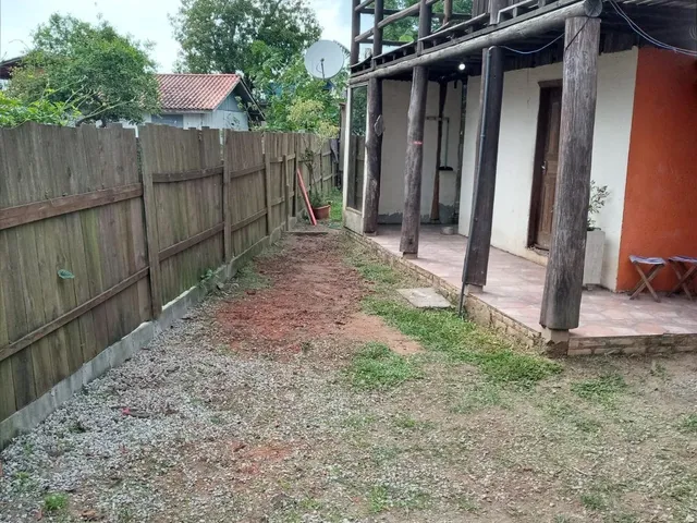Imagem 5: Imóvel com Construção em Madeira e Ambientes Bem Distribuídos, Localizado em Ibiraquera, Região da Praia do Rosa
