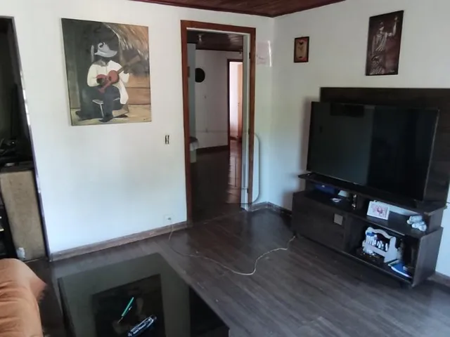 Imagem 3: Casa de 3 Quartos com Suíte e 2 Salas, 2 Vagas de Garagem na Cidade de Guarapari-Es no Bairro Itapebussu