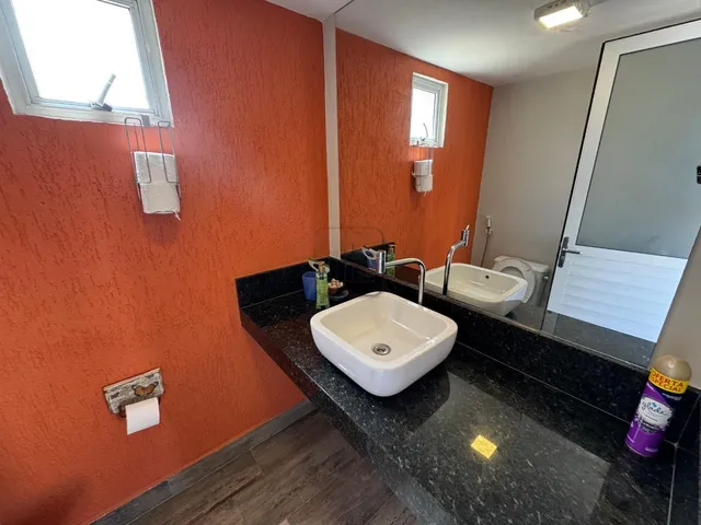 Imagem 2: Cobertura À Venda na Praia do Morro, Guarapari-Es: 3 Quartos, 1 Suíte, Área Externa, Churrasqueira e Sauna
