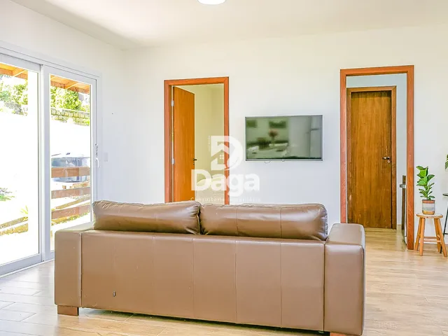 Imagem 9: Viva com Vista para o Mar: Propriedade Rara com Duas Residências e Jardim Privativo