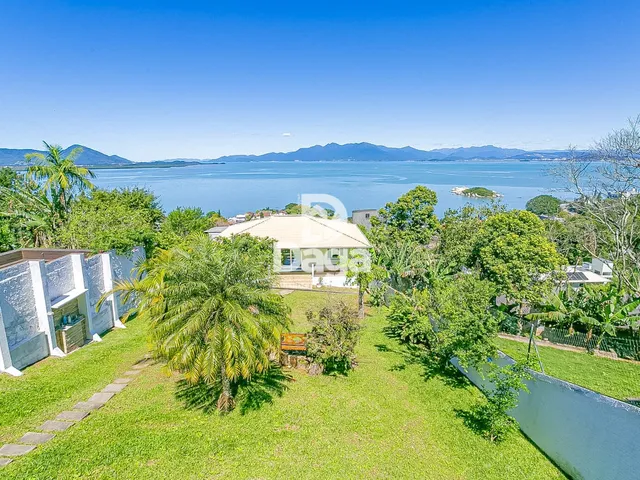 Imagem 7: Viva com Vista para o Mar: Propriedade Rara com Duas Residências e Jardim Privativo