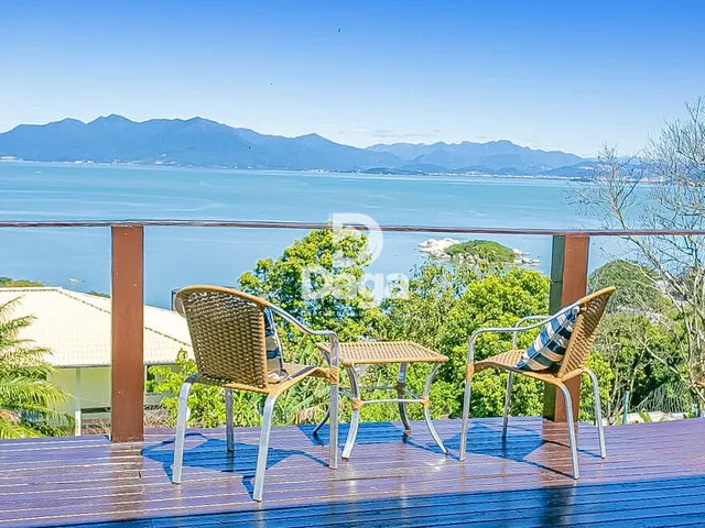 Imagem 10: Viva com Vista para o Mar: Propriedade Rara com Duas Residências e Jardim Privativo
