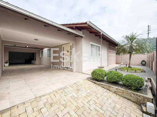 Imagem: Casa Semimobiliada com 330M² de Terreno