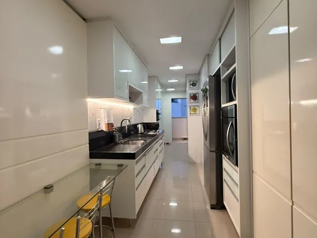 Imagem 8: Apartamento de 4 Quartos a Uma Quadra do Mar, Montado, Sol da Manhã e Andar Alto em Itapuã