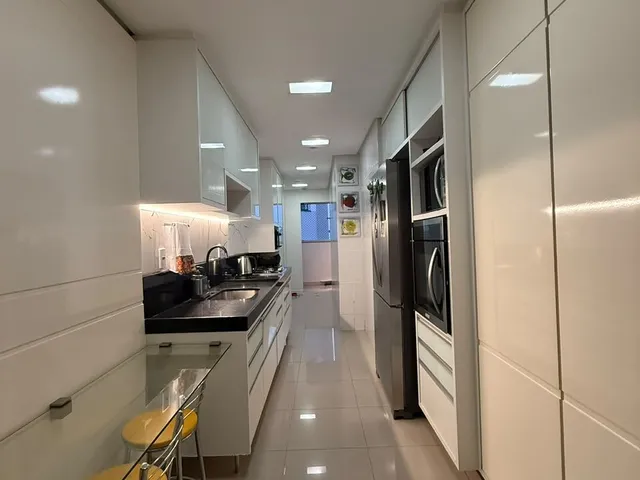 Imagem 15: Apartamento de 4 Quartos a Uma Quadra do Mar, Montado, Sol da Manhã e Andar Alto em Itapuã