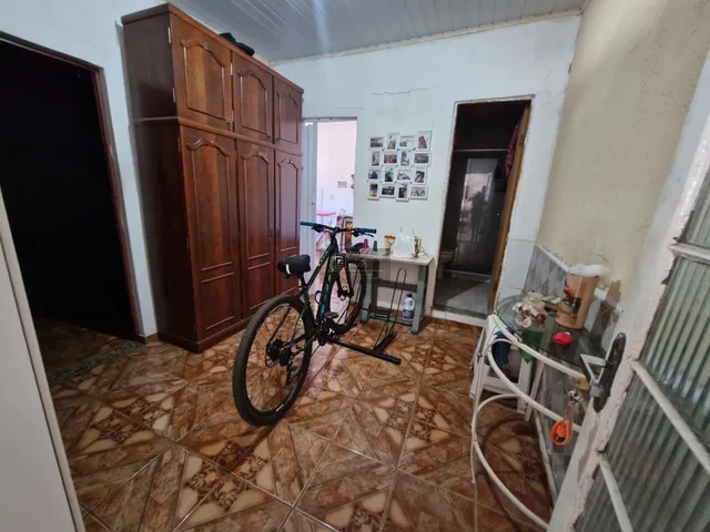Imagem 2: Casa com 4 Quartos e 2 Edículas Anexos À Venda - Bairro Eymard