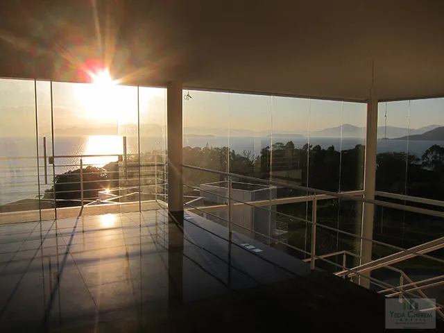 Imagem 2: Casa Alto Padrão com 3 Dormitórios em Cacupé