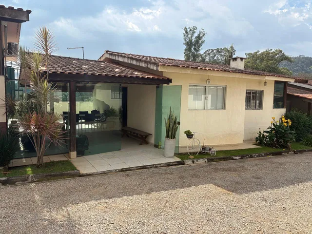 Imagem: Casa em Condomínio Exclusivo com Piscina