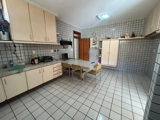 Imagem 8: Casa Grande de Esquina À Venda