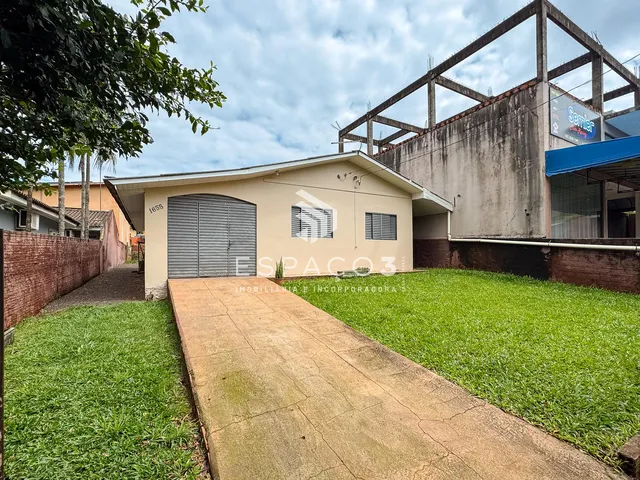 Imagem: Casa com 2 Quartos e 2 Salas no Centro em