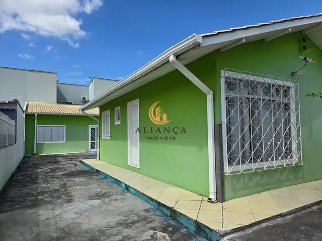 Imagem: Casa com 3 Dormitórios e Quintal na Praia