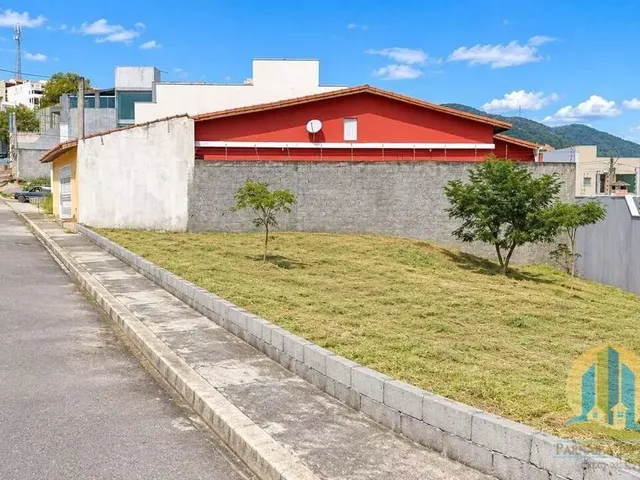Imagem: Lote Residencial de Esquina À Venda no