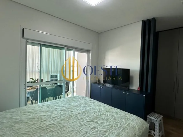 Imagem 2: Apartamento Semimobiliado com Suíte, Depósito e 2 Vagas de Garagem