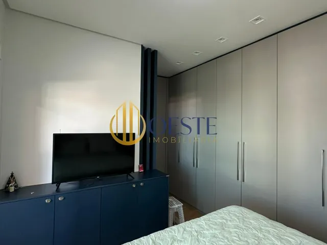 Imagem 3: Apartamento Semimobiliado com Suíte, Depósito e 2 Vagas de Garagem