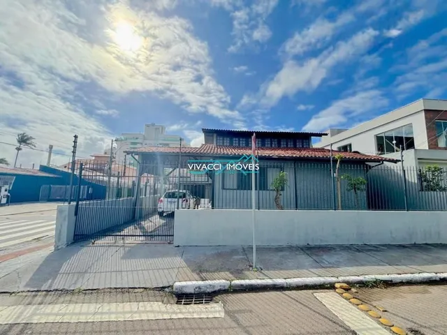 Imagem 10: Casa À Venda em Florianópolis, Balneário, com 3 Quartos, com 262.31 M²