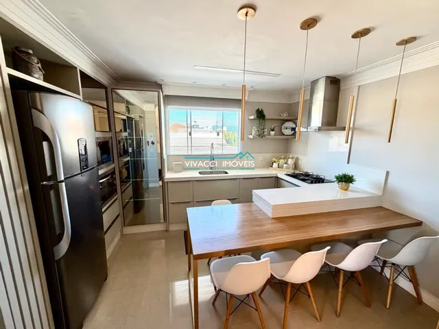 Imagem 5: Casa com 3 Pavimentos, Suite, Piscina e Área de Lazer Completa em Capoeiras, F