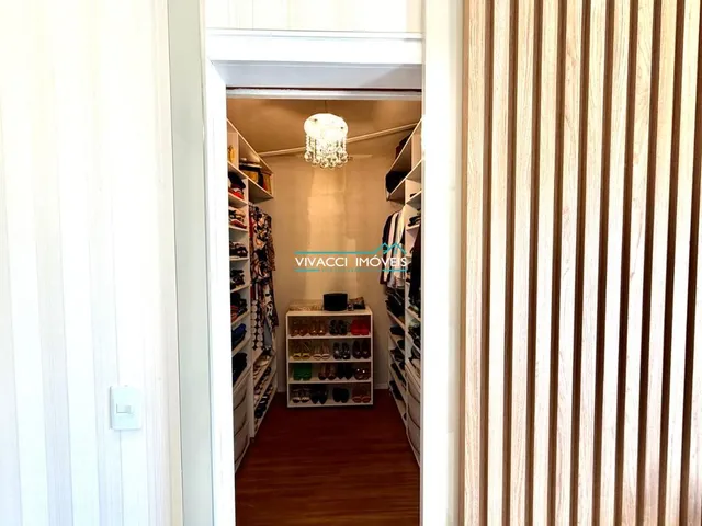 Imagem 2: Casa com 3 Pavimentos, Suite, Piscina e Área de Lazer Completa em Capoeiras, F