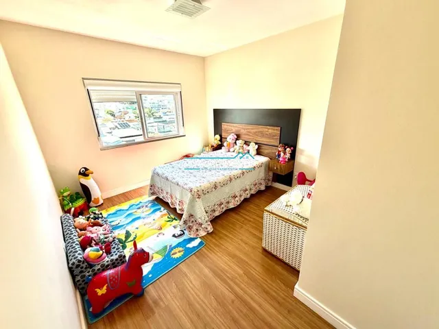 Imagem 10: Casa com 3 Pavimentos, Suite, Piscina e Área de Lazer Completa em Capoeiras, F