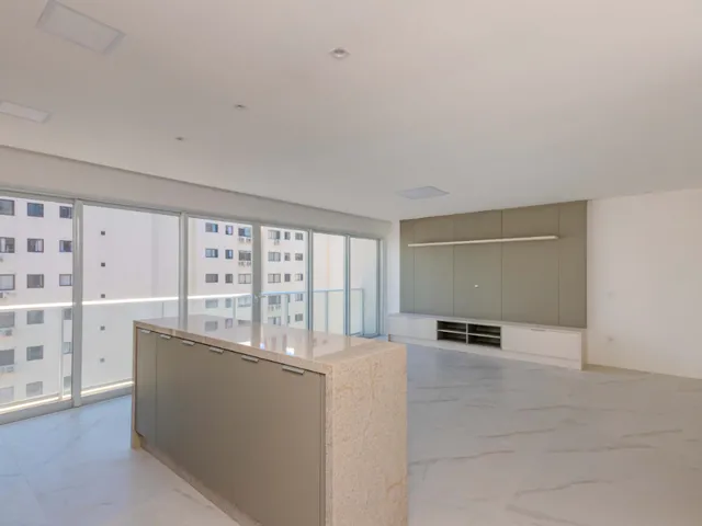 Imagem 2: Apartamento para Venda em Centro com 4 Quartos, Sendo 4 Suítes, 143M²