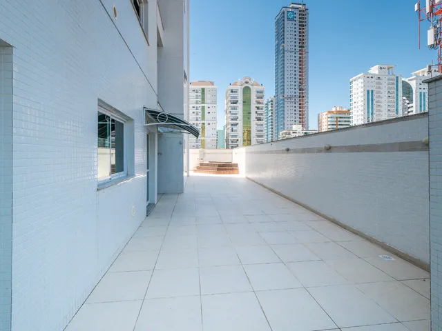 Imagem 11: Apartamento Garden para Venda em Meia Praia com 4 Quartos, Sendo 4 Suítes, 403M²