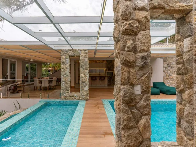 Imagem 11: Casa no Condomínio Colinas do Ermitage para Venda com 4 Quartos, Sendo 4 Suítes, 600M²