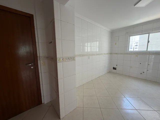 Imagem 3: Apartamento para Venda em Centro com 3 Quartos, Sendo 1 Suíte, 115M²